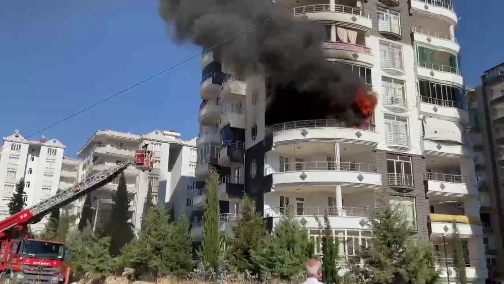 Adıyaman’da korkutan yangın: 4 kişi dumandan etkilendi