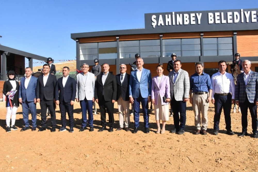 Şahinbey’de engel atlama teşvik müsabakaları yapıldı