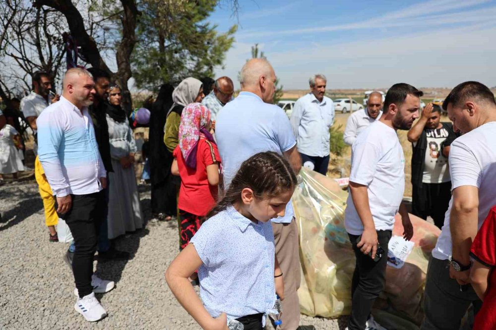 Türkiye’nin dört bir yanından mezarlığa gelen vatandaşlar, Narin Güran’ın mezarının şehitlikte olmasını istiyor