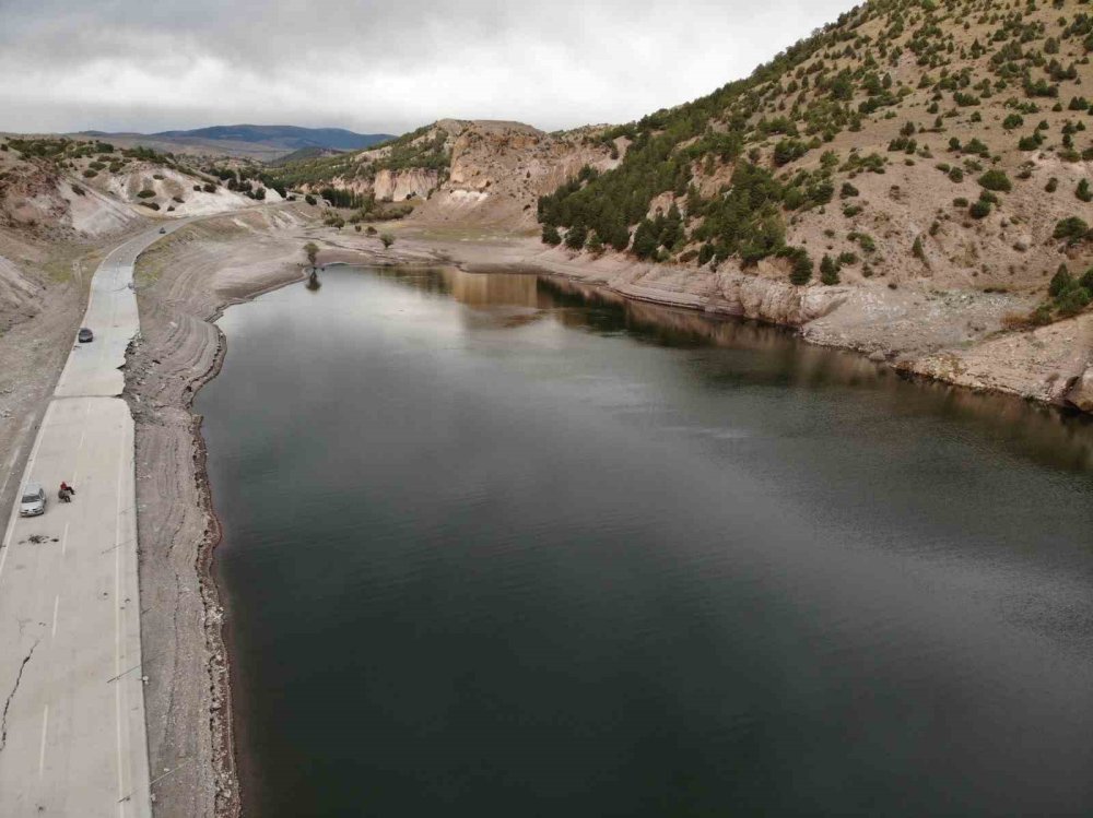 Kars’ta baraj suları 40 metre geri çekildi