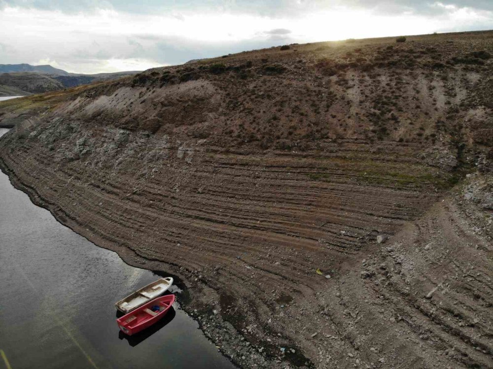 Kars’ta baraj suları 40 metre geri çekildi