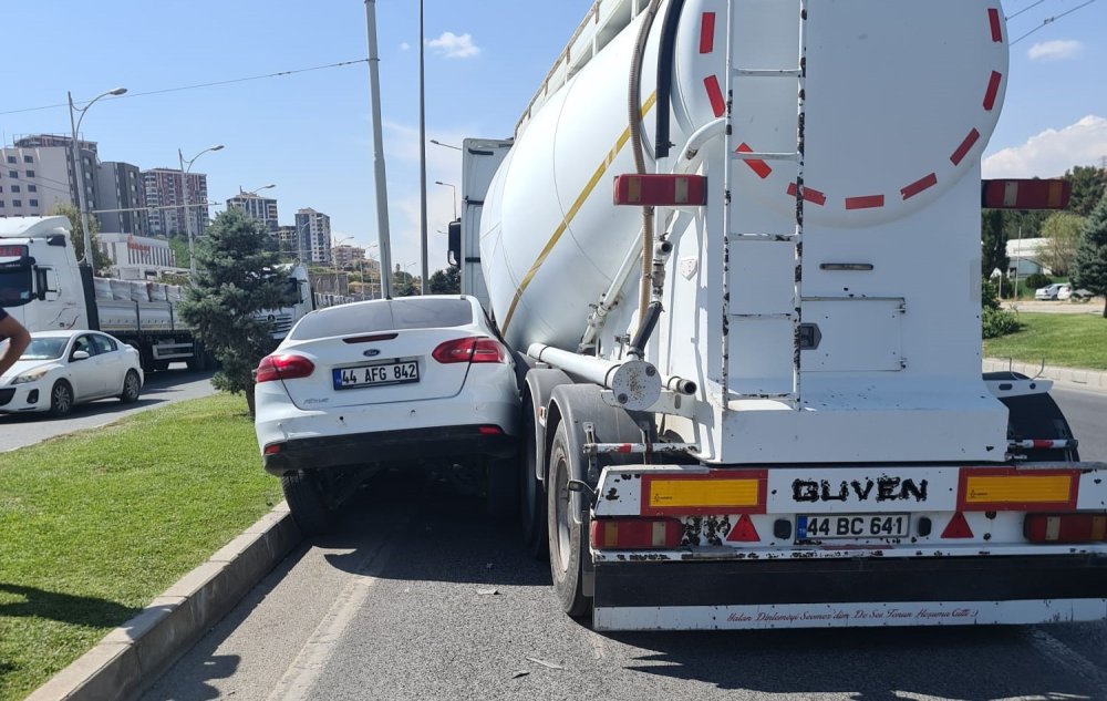 Malatya’da yaşanan iki ayrı kazada 4 kişi yaralandı