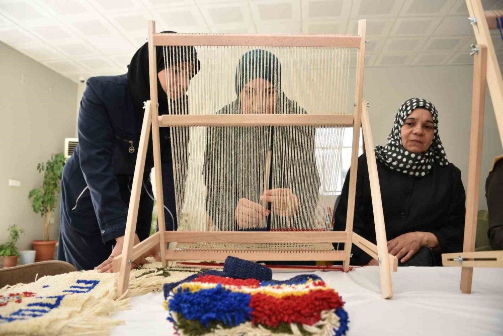 Şanlıurfa'nın Siverek ilçesinde Suriyeli kadınlara yönelik meslek kursları devam ediyor