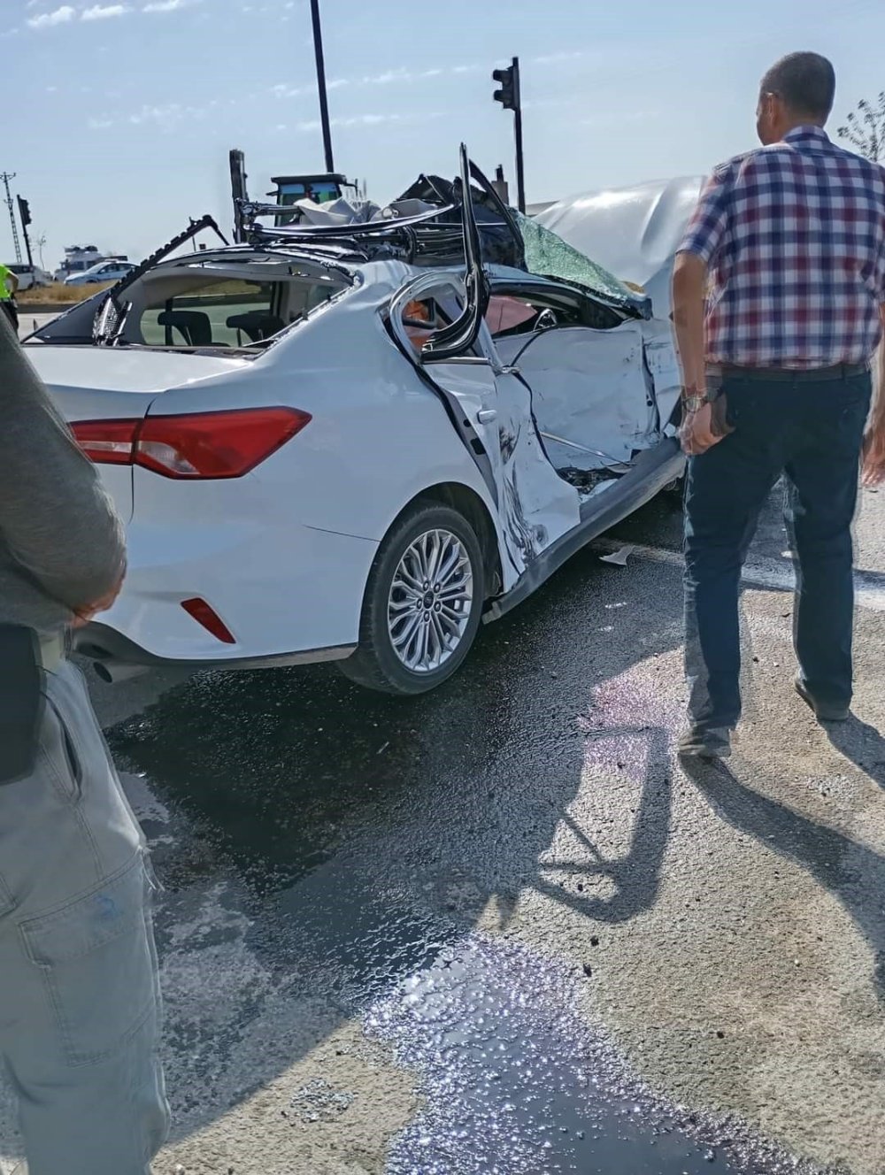 Viranşehir'de Tır ile çarpışan otomobilin sürücüsü kurtarılamadı