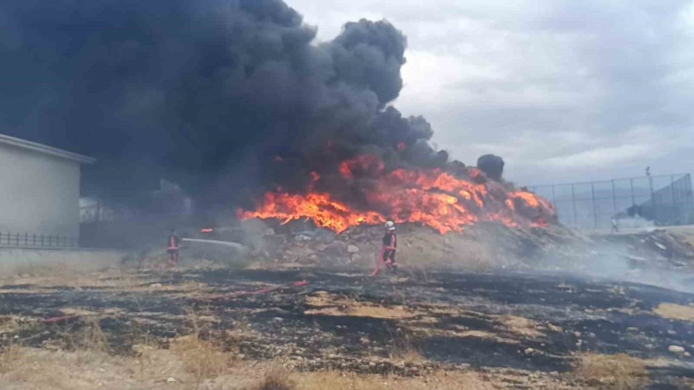 Hurdalık alanda çıkan yangın söndürüldü