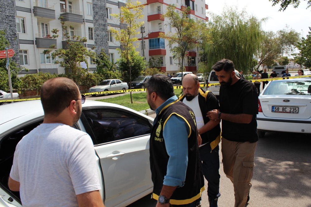 Aksaray'da damadına ateş ederken ona siper olan kızını öldüren şüpheliye olay yerinde tatbikat