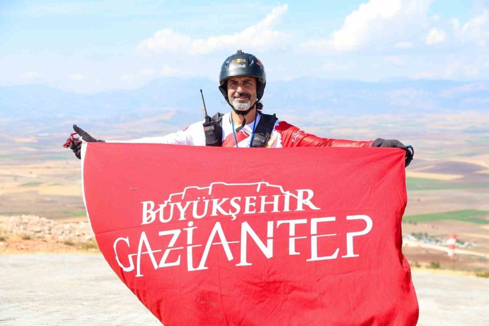 Gaziantep’te Gökyüzü Şenliği: "İlk yamaç paraşütü festivali " başladı