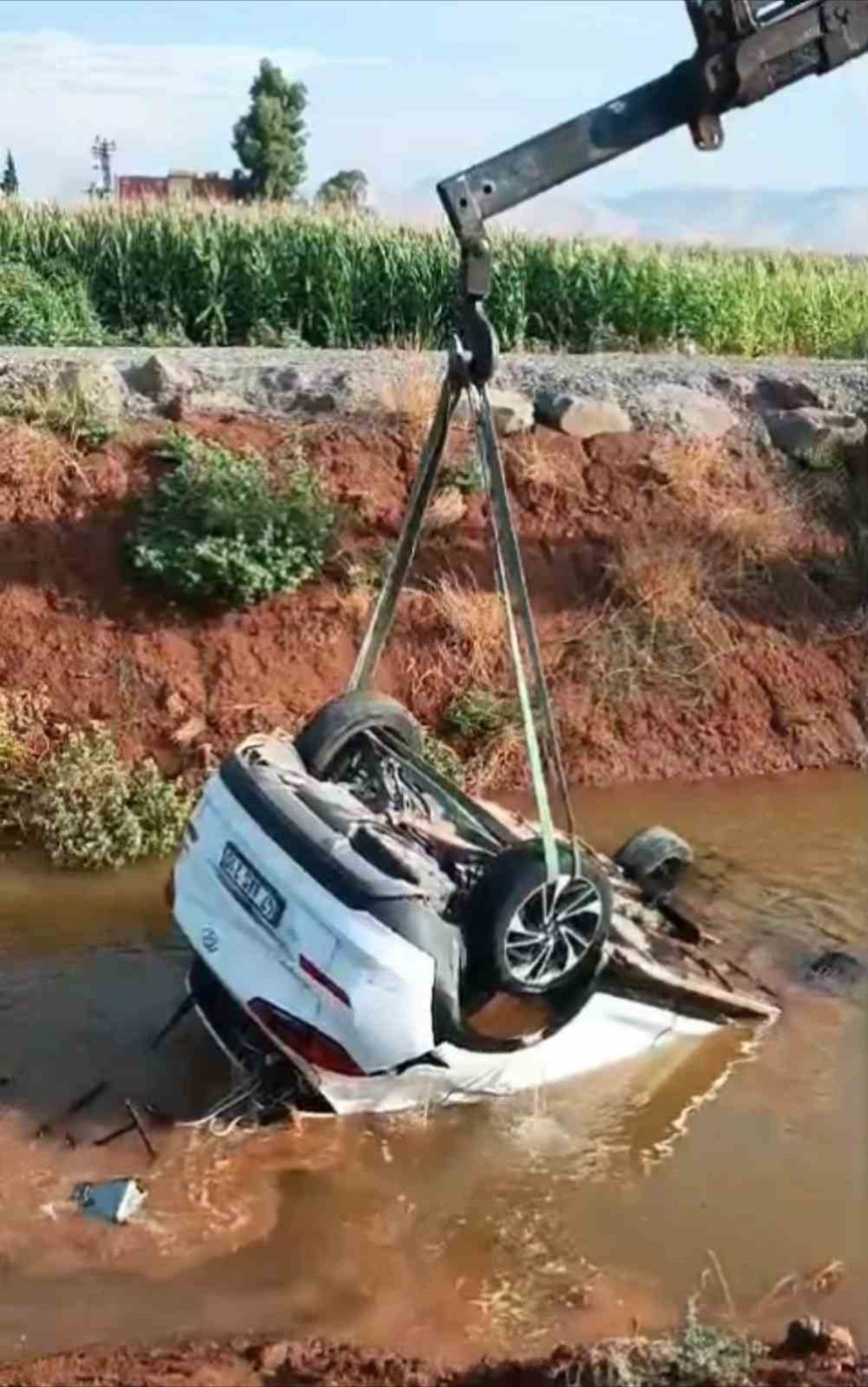 Mardin’de sulama kanalına düşen otomobilde 3 kişi hayatını kaybetti