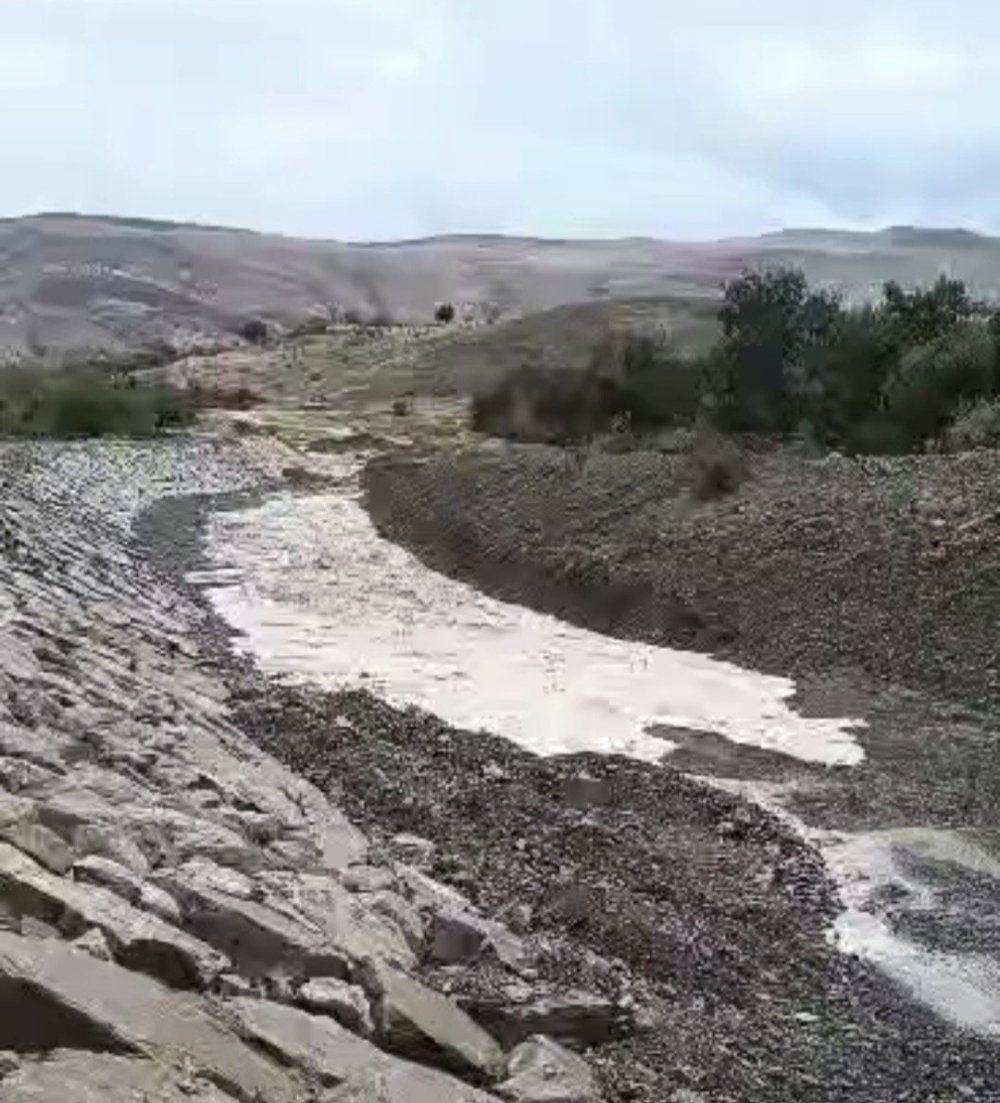 Elazığ’da sağanak derelerin taşmasına neden oldu