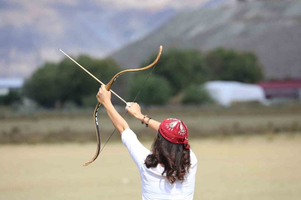 Geleneksel Türk Okçuluğu Şampiyonası Erzincan’da yapıldı