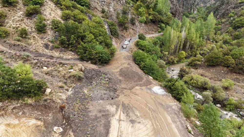 Tunceli’de  yağış heyelana neden oldu