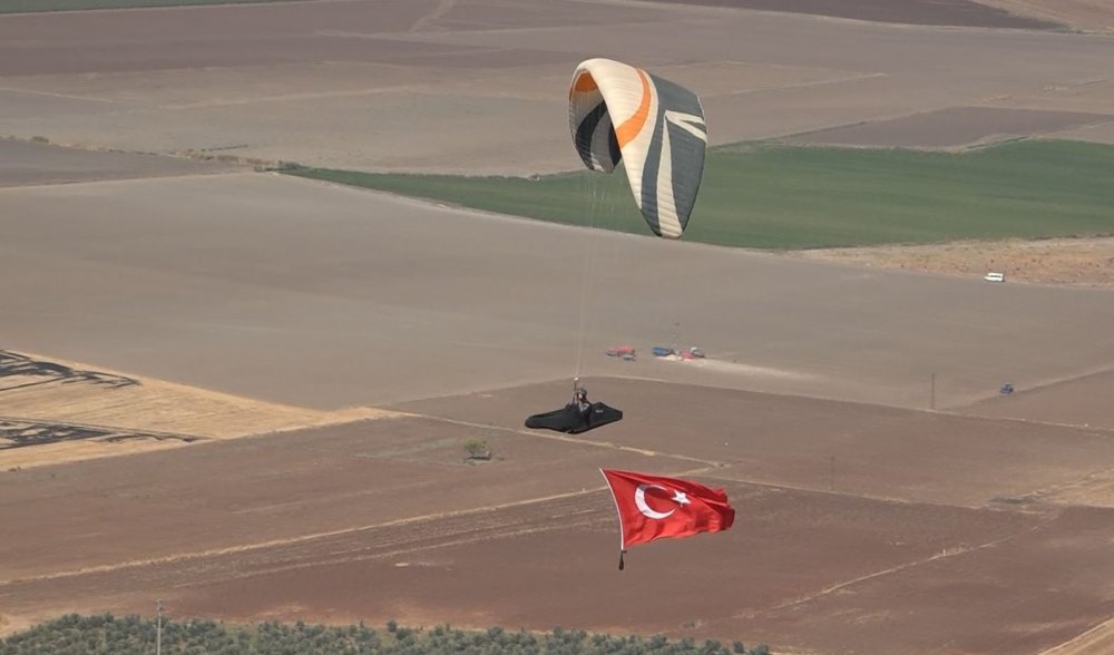 Yamaç paraşütü festivalinde heyecan dolu anlar yaşandı