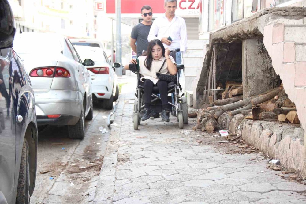 Şırnak'ta engellilerin yaşamı kaldırımlara takılıyor