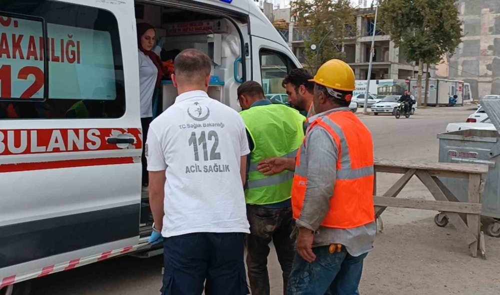 Adıyaman'da, boğazına demir parçası çarpan işçi yaralandı