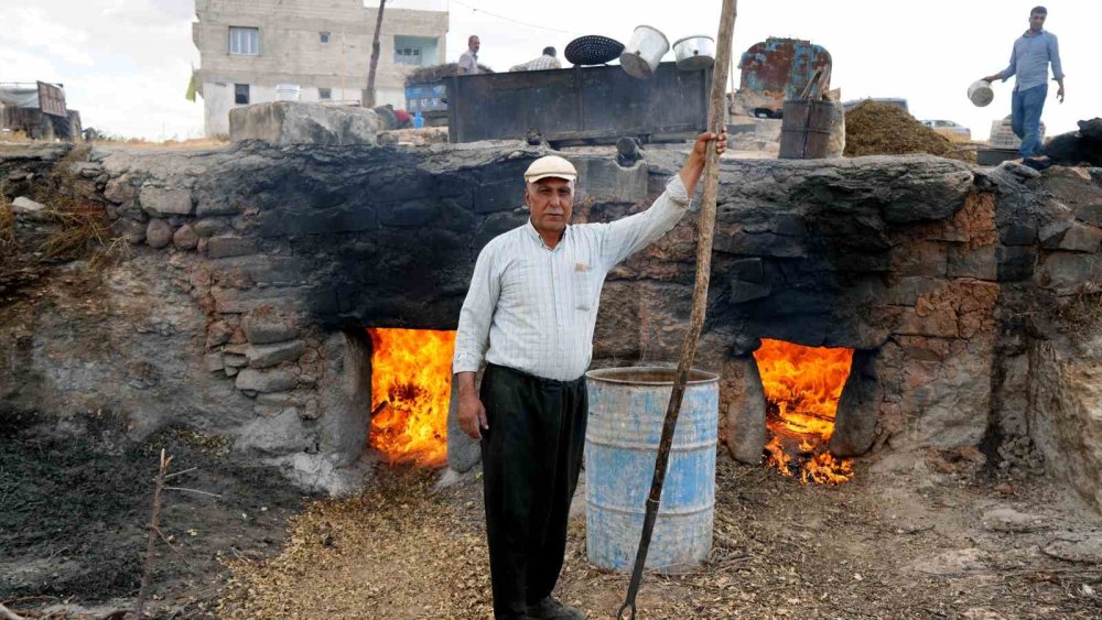 Gaziantep'te bir asırdır geleneksel yöntemlerle üzüm pekmezi yapıyorlar