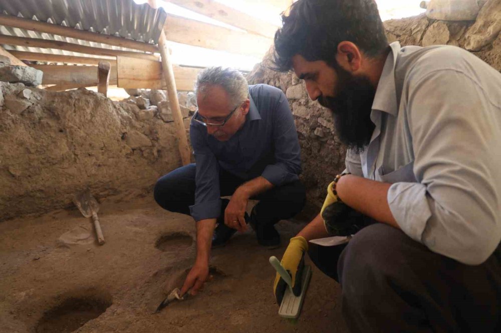 Selçuklu dönemine ait bir kitabe, Harput Kalesinde bulundu