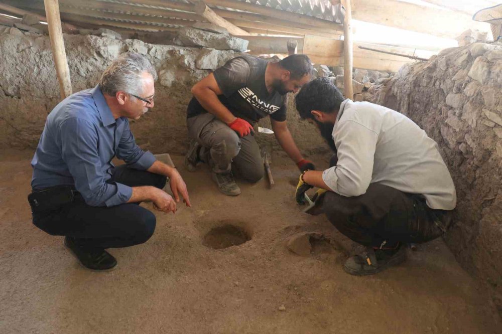 Selçuklu dönemine ait bir kitabe, Harput Kalesinde bulundu