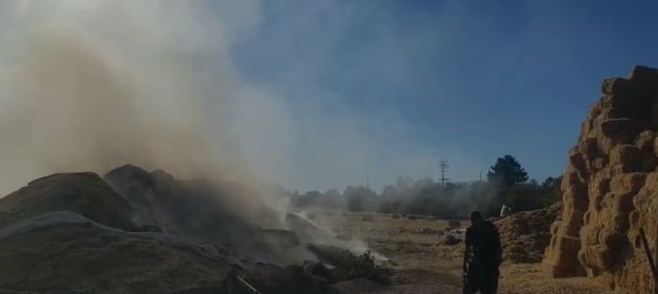 Elazığ'da çıkan yangında tonlarca saman yanarak kül oldu