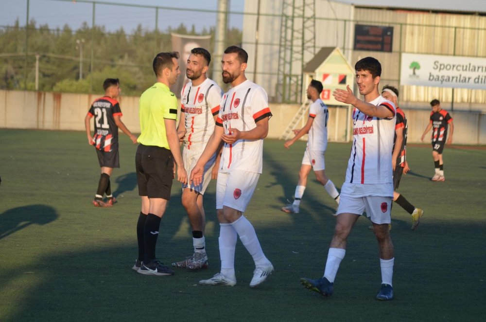 Suriye uyruklu futbolcu başka kimlikle futbolcu lisansı çıkardı, oynadığı kulübün şampiyonluğu alındı