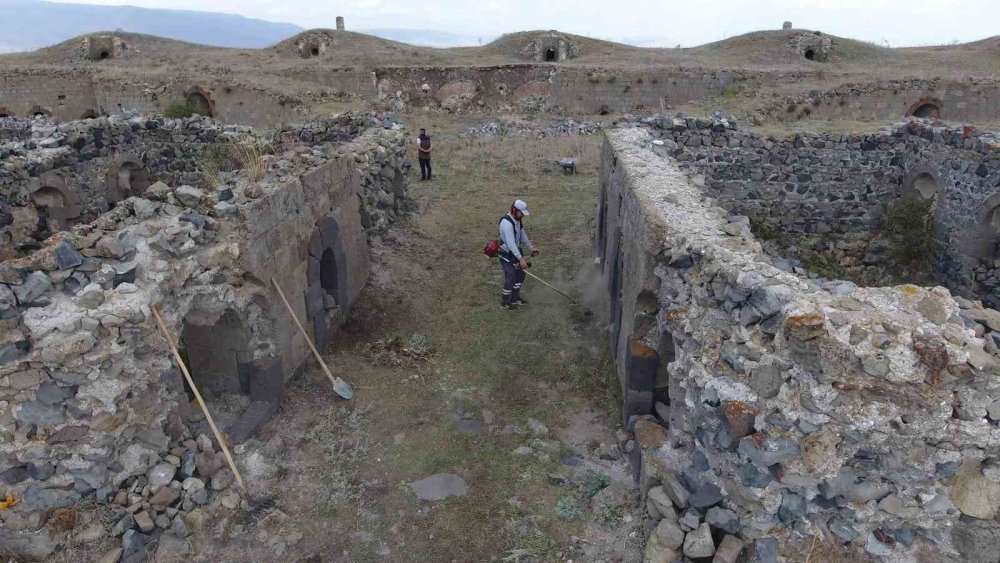 Erzurum'da tarihi tabyalar bir bir gün yüzüne çıkarılıyor