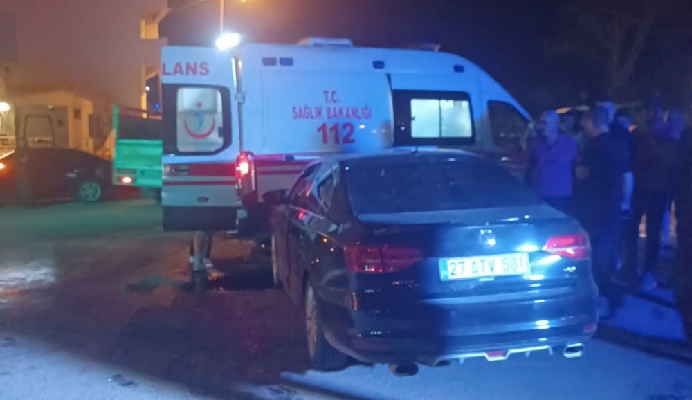 Gaziantep’te, ambulans ile otomobil çarpıştı: 2 kişi yaralandı