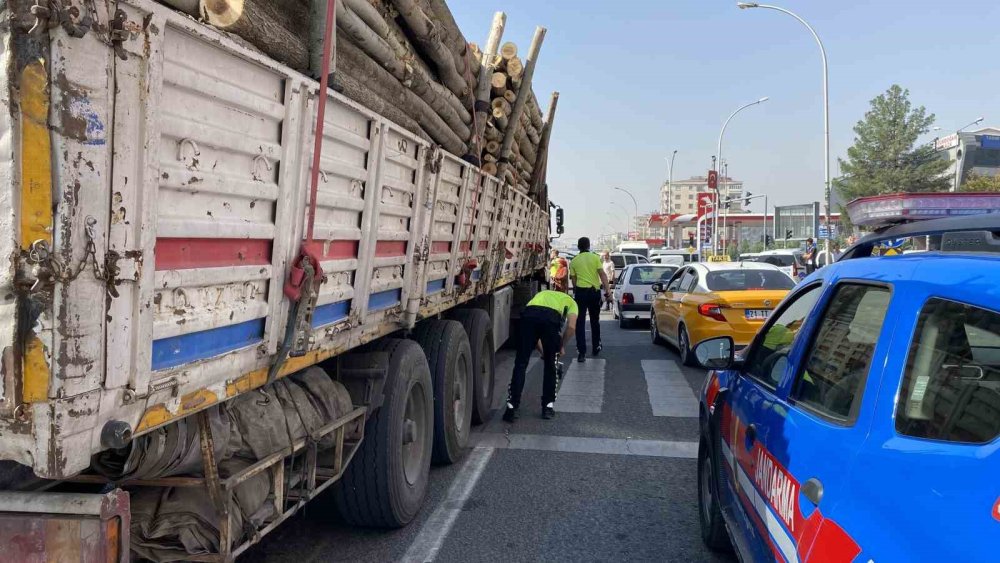 Diyarbakır’da tırın çarptığı yaşlı adam hayatını kaybetti