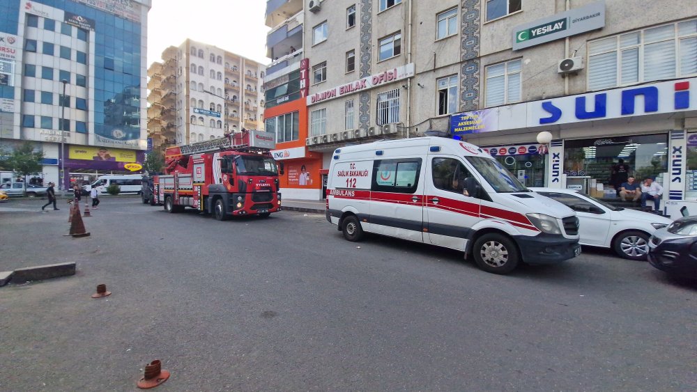 Polis, kayıp olan Esranur’u bulmak için iş yerine itfaiye merdiveniyle girdi