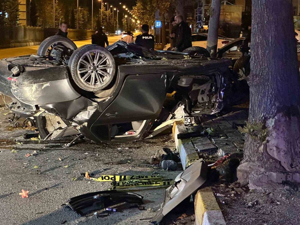 Van’da karı kocanın hayatını kaybettiği kazanın kamera görüntüleri ortaya çıktı