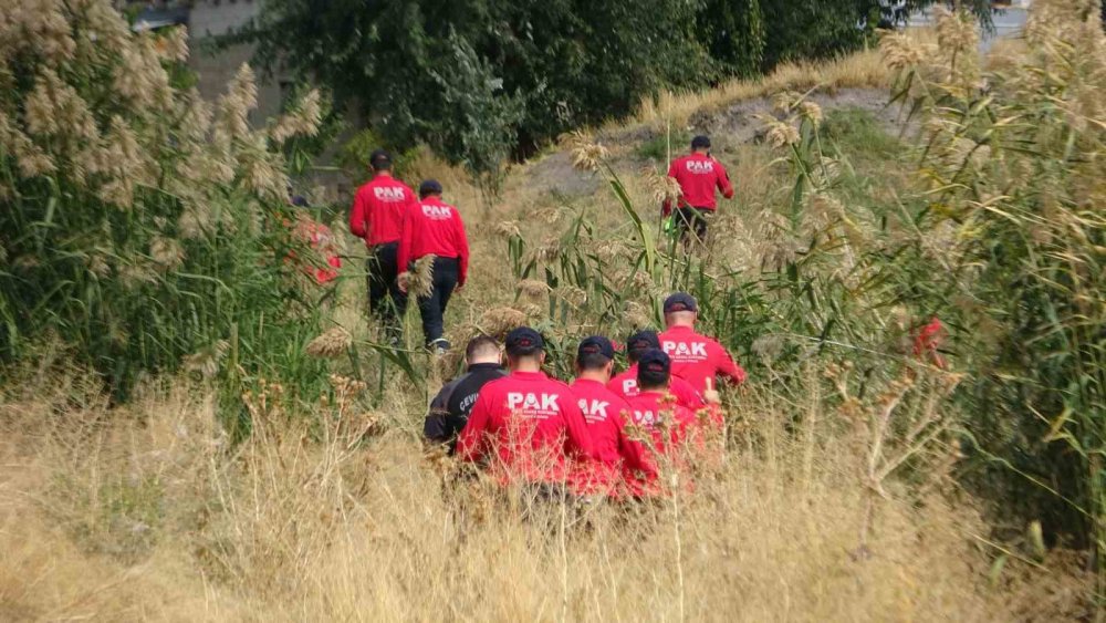 Van’da kayıp öğrenci Rojin Kabaiş için geniş kapsamlı arama: Ekipler her yerde iz sürüyor