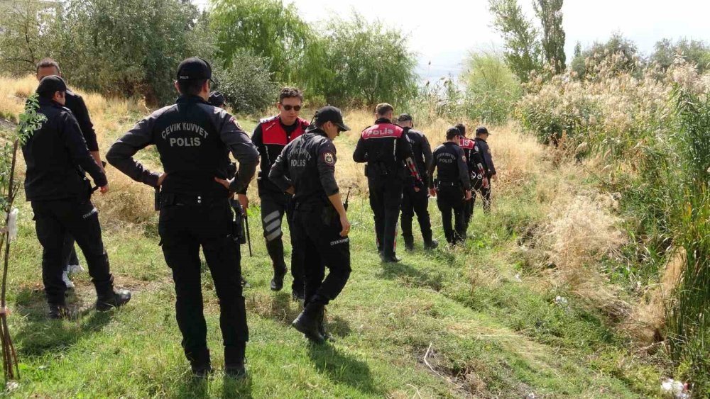 Van’da kayıp öğrenci Rojin Kabaiş için geniş kapsamlı arama: Ekipler her yerde iz sürüyor