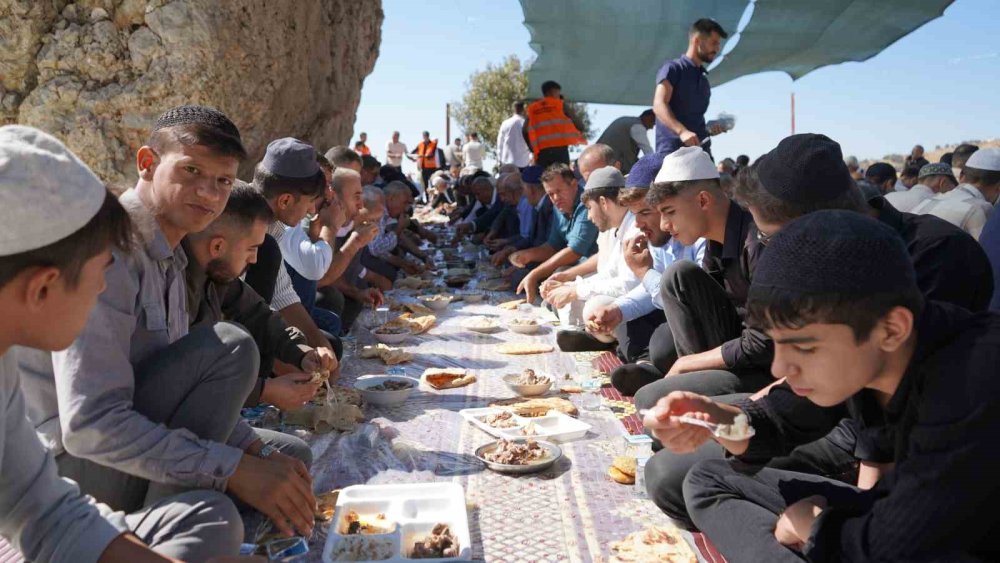 Şırnak-Balveren’de yaklaşık 10 bin kişi 300 yıllık gelenek için bir araya geldi