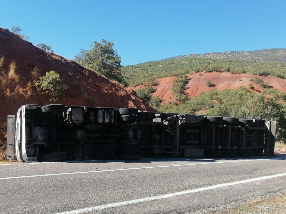 Tunceli’de tır devrildi: 1 kişi yaralandı