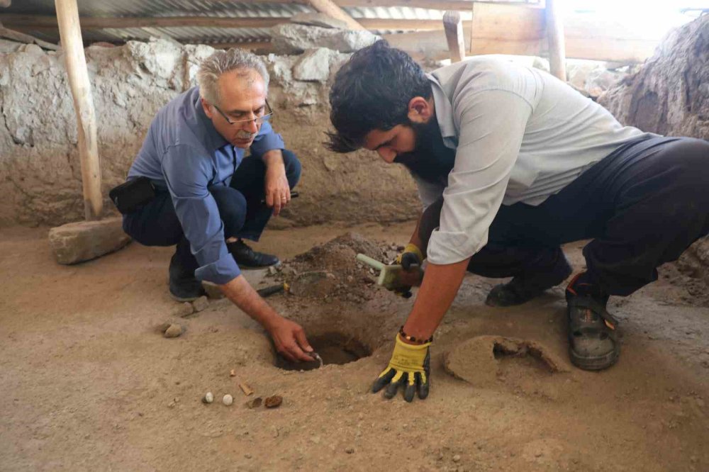 Keşfedilen bin yıllık sanayi sitesinin 150 yıl öncesine kadar kullanıldığı anlaşıldı