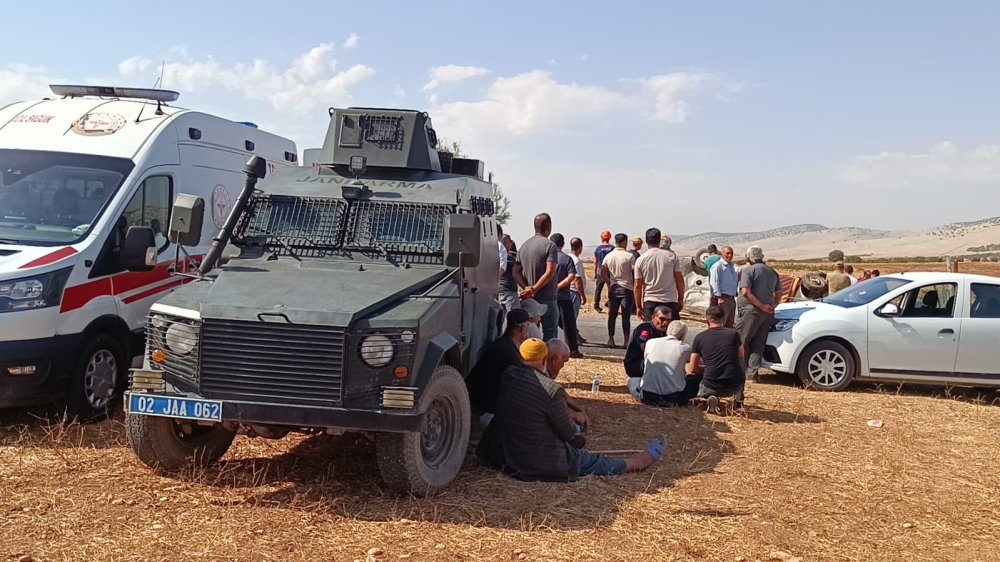 Adıyaman'da otomobil ile çarpışan hafif ticari aracın sürücüsü öldü