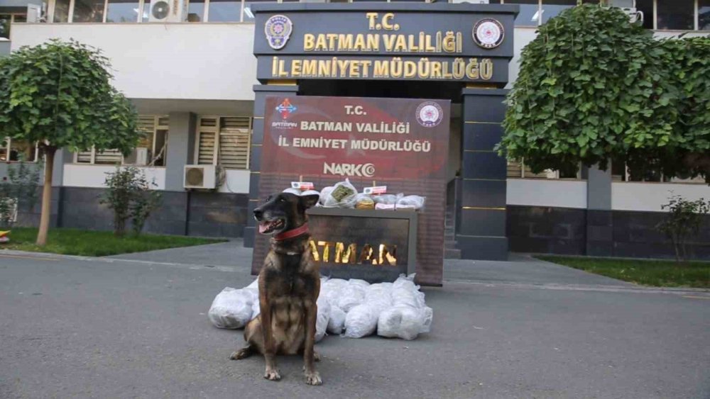 Batman’da polisten kaçan otomobilde 57 kilo esrar ve 320 bin lira para yakalandı