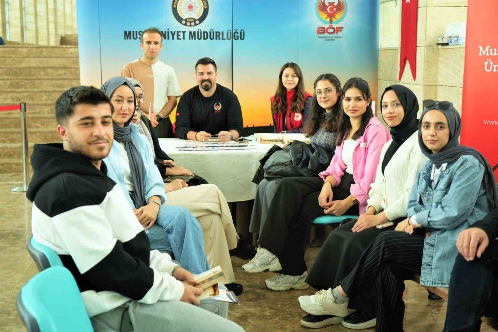 Muş’ta "El Ele Güvenli Geleceğe" projesi çerçevesinde bilgilendirme standı kuruldu