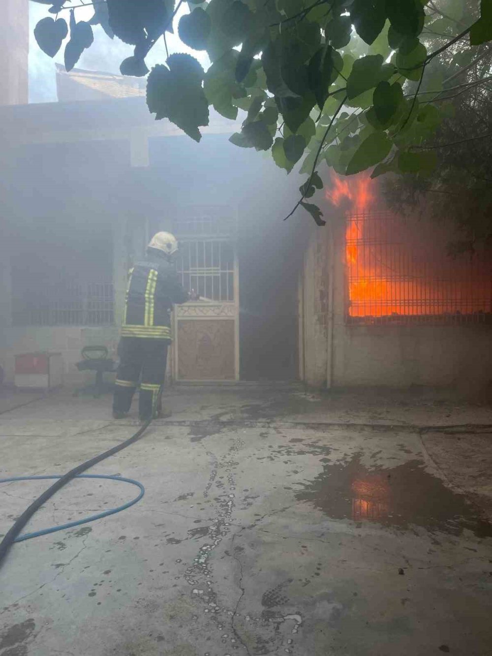 Urfa’da çıkan ev yangını korkuttu