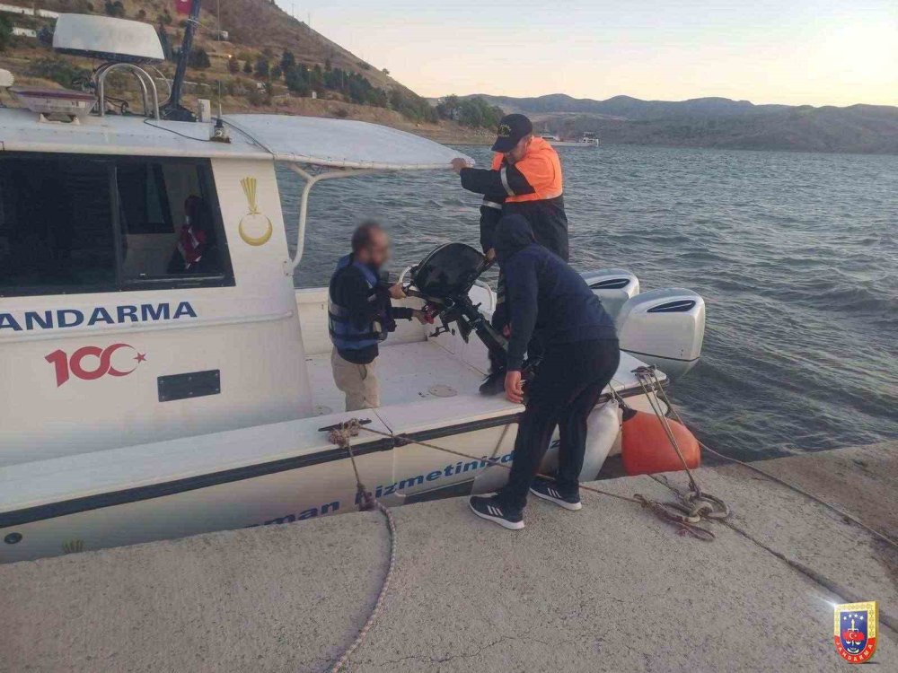 Keban Barajı’nda mahsur kalan 4 şahıs kurtarıldı