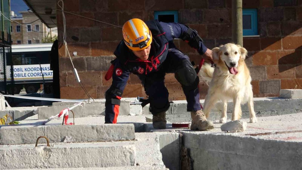 Van depreminin 13. yıl dönümünde tatbikat düzenlendi