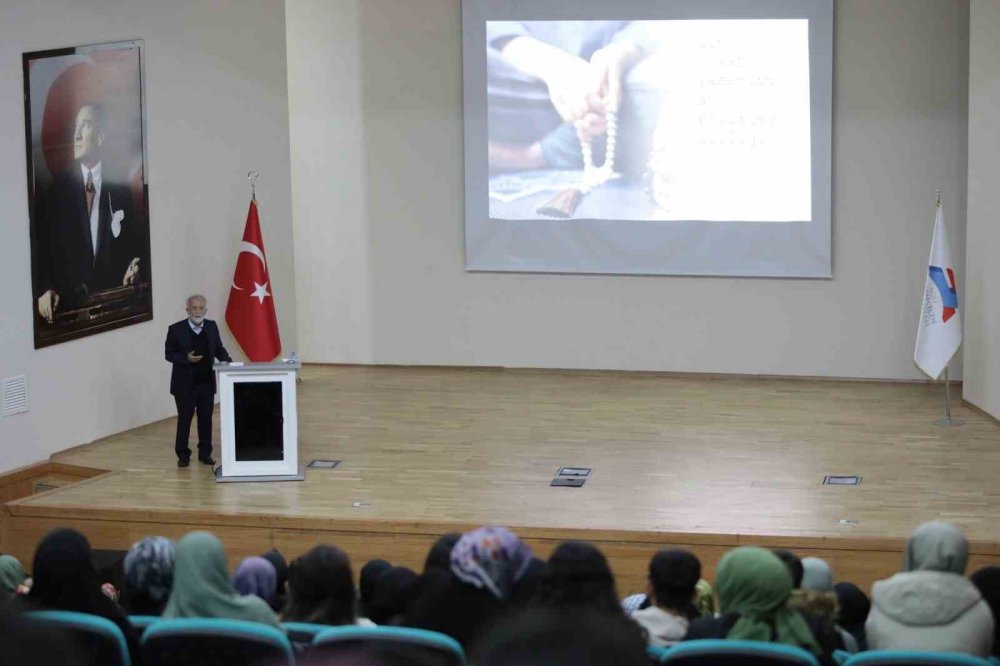 AİÇÜ’de “Din ve Teopolitik” konferansı yapıldı