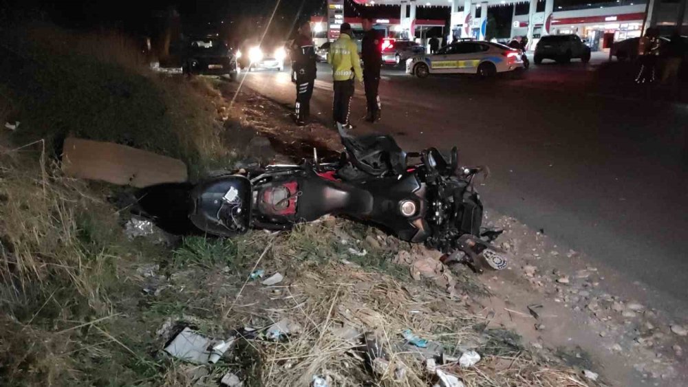 Urfa’da motosikletli polis ekibi ile otomobil çarpıştı: 2 polis yaralandı