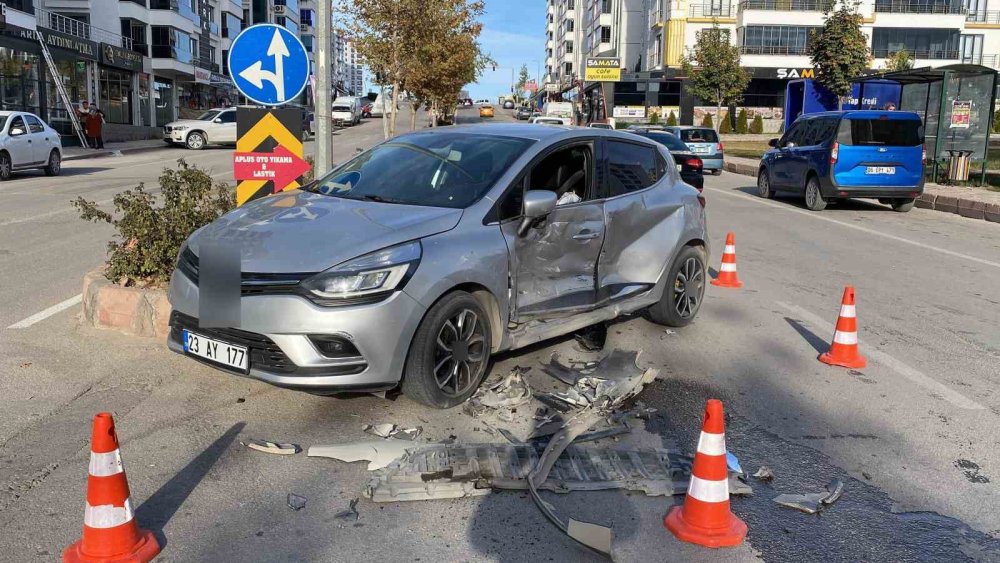 Elazığ’da trafik kazası: 2 kişi yaralandı