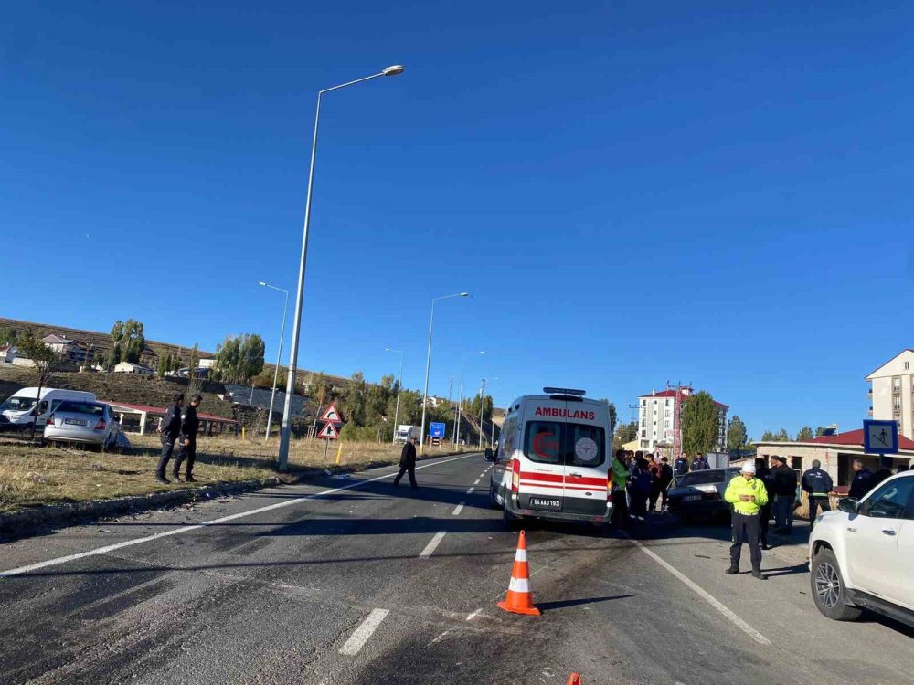 Ağrı’da trafik kazası: 3 kişi yaralandı