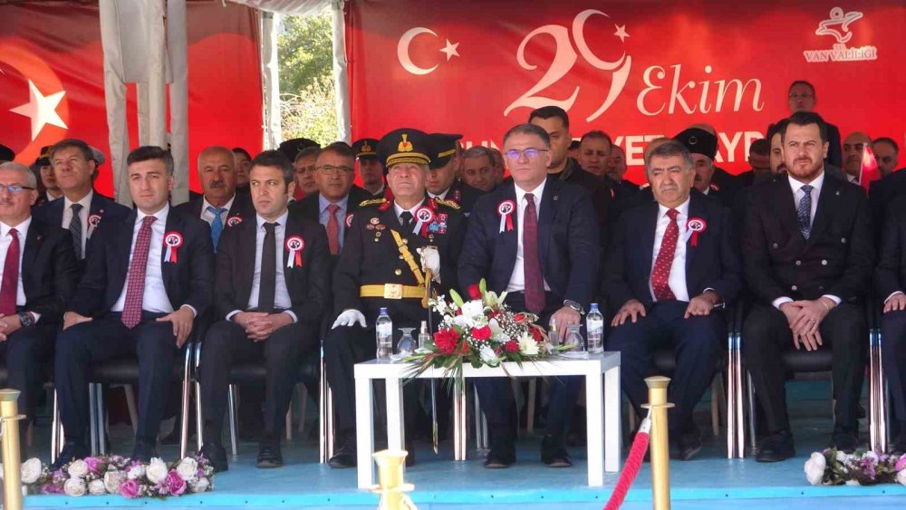 Van’da Cumhuriyet’in 101. yıl heyecanı