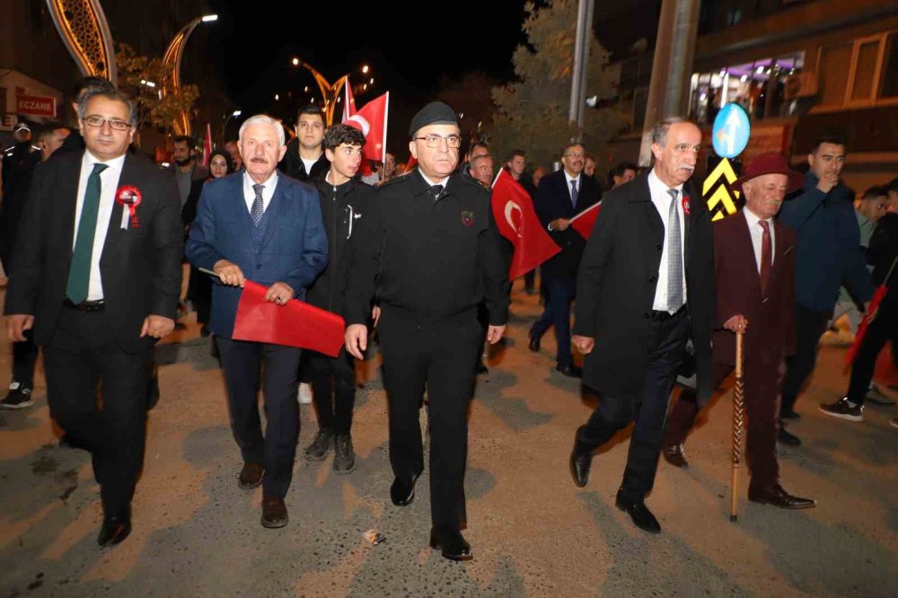 Hakkari’de 29 Ekim kortej yürüyüşü