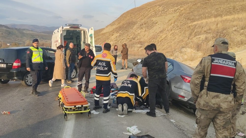 Erzurum’da feci trafik kazası: 2 ölü, 3 yaralı