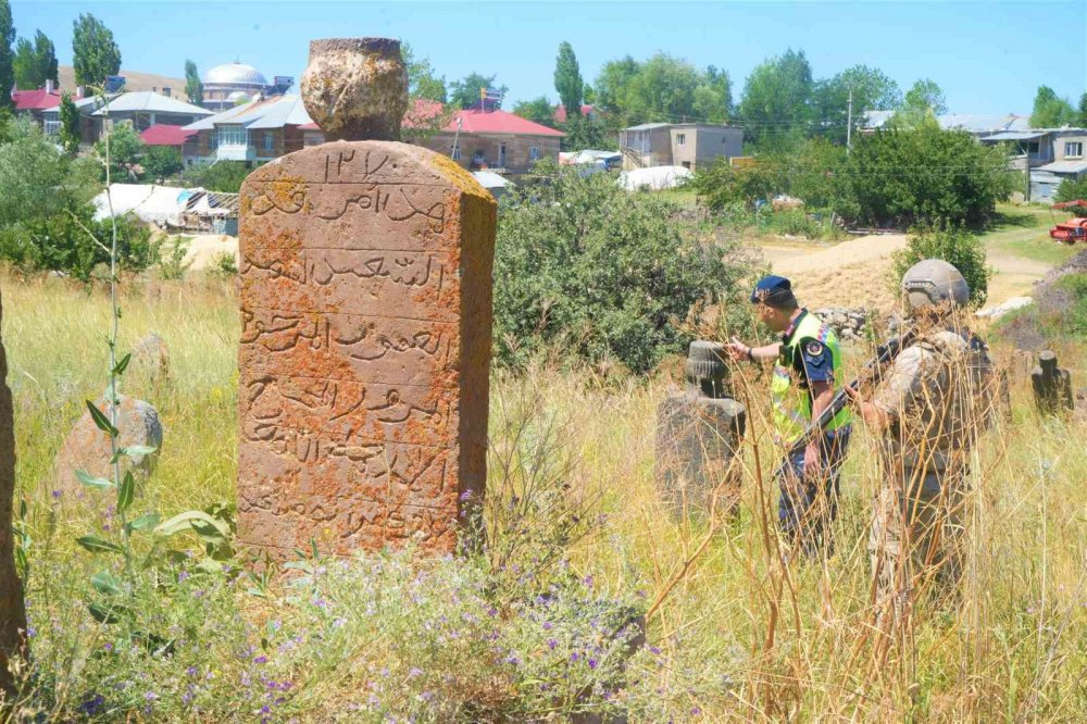 Muş’ta Akkoyunlular dönemine ait mezarlık keşfedildi