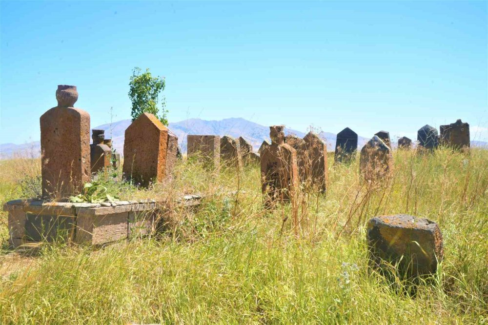 Muş’ta Akkoyunlular dönemine ait mezarlık keşfedildi