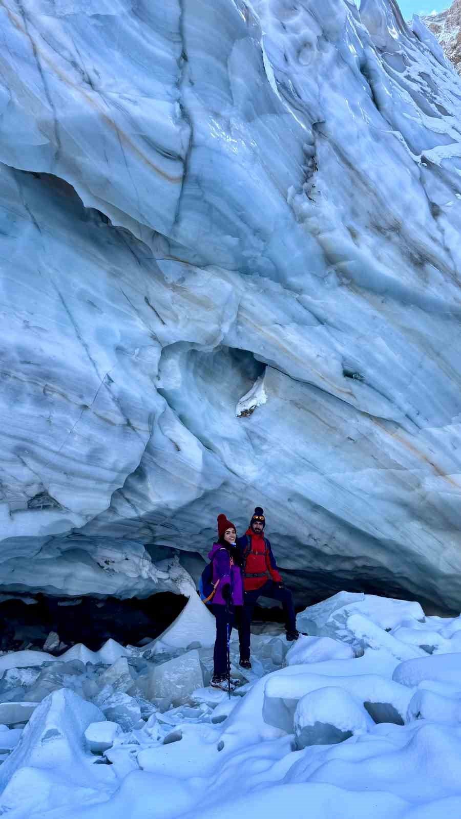 Hakkari’de 20 bin yıllık buzul bölgesinde etkileyici manzaralar oluştu