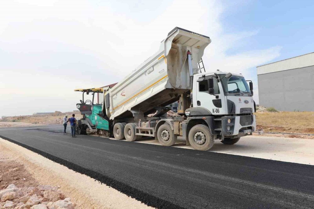 Şehitkamil’de asfalt seferberliği sürüyor